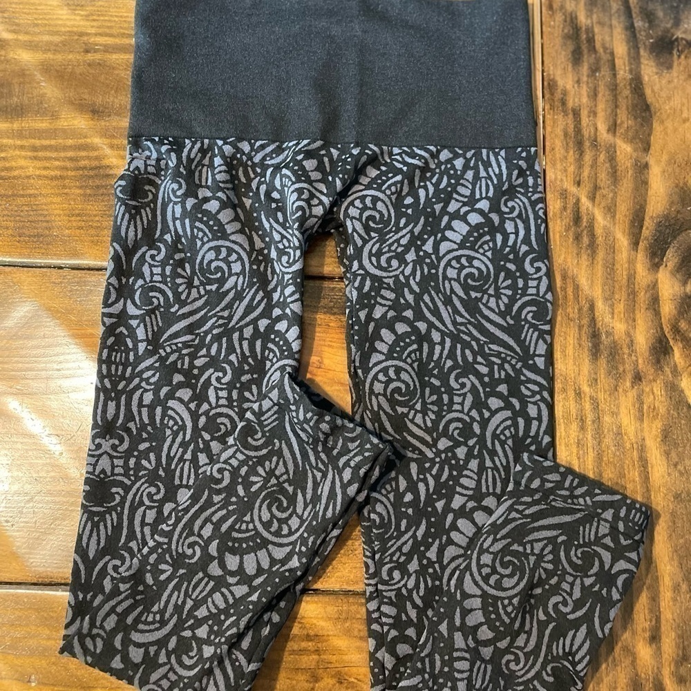 Soma Slimming Crop Legging Capris Shapewear black/gray. Size S